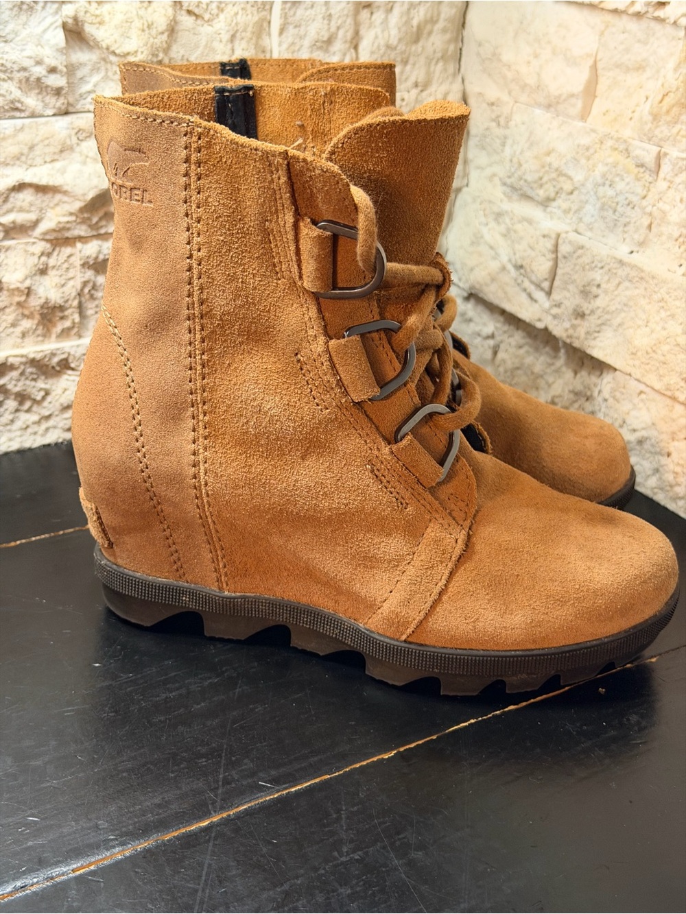 Sorel Joan of Arctic Boot Tan Leather Wedge Heel Lace Up Booties Girls Size 2